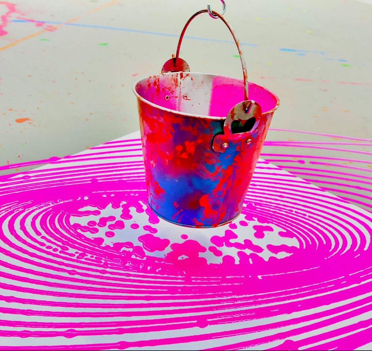 Color swirls bucket